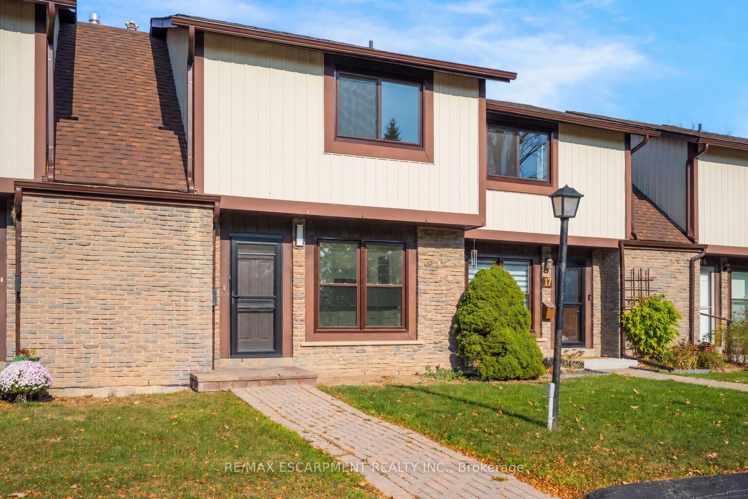 Property Photo: 6650 Falconer Drive 18 ON L5N 1B5
