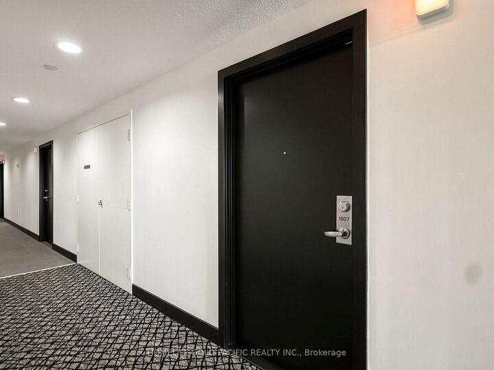 Property Photo: 225 Sackville Street 1807 ON M5A 0B9