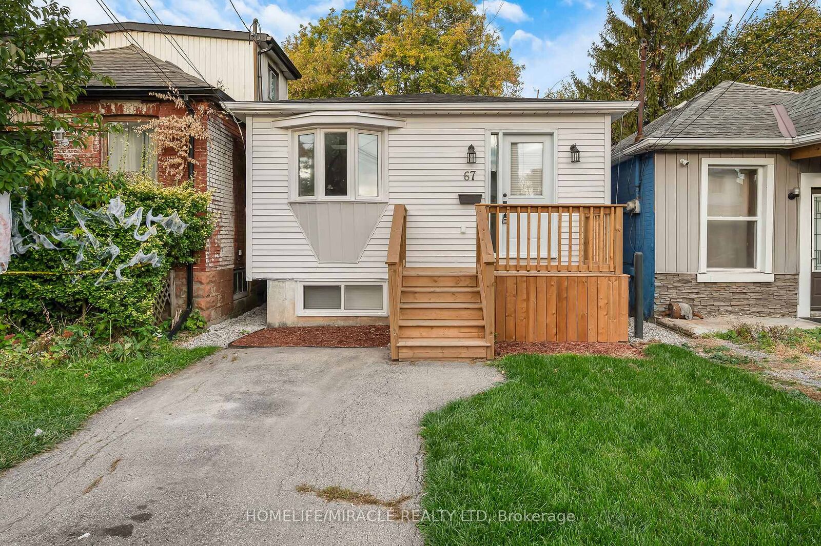Property Photo:  67 Norman Street  ON L8H 4J4 