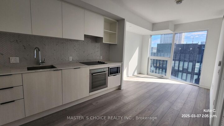 Property Photo: 82 Dalhousie Street 3106 ON M5B 1Y7