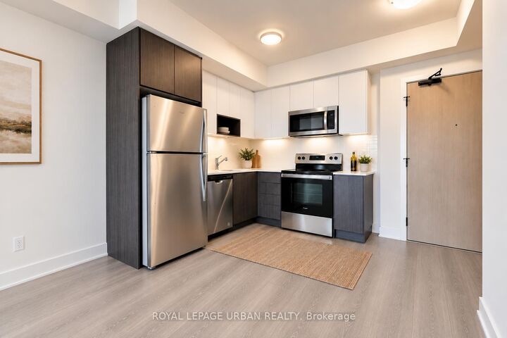 Property Photo:  204 Burnhamthorpe Road E 1108  ON L5A 4L4 