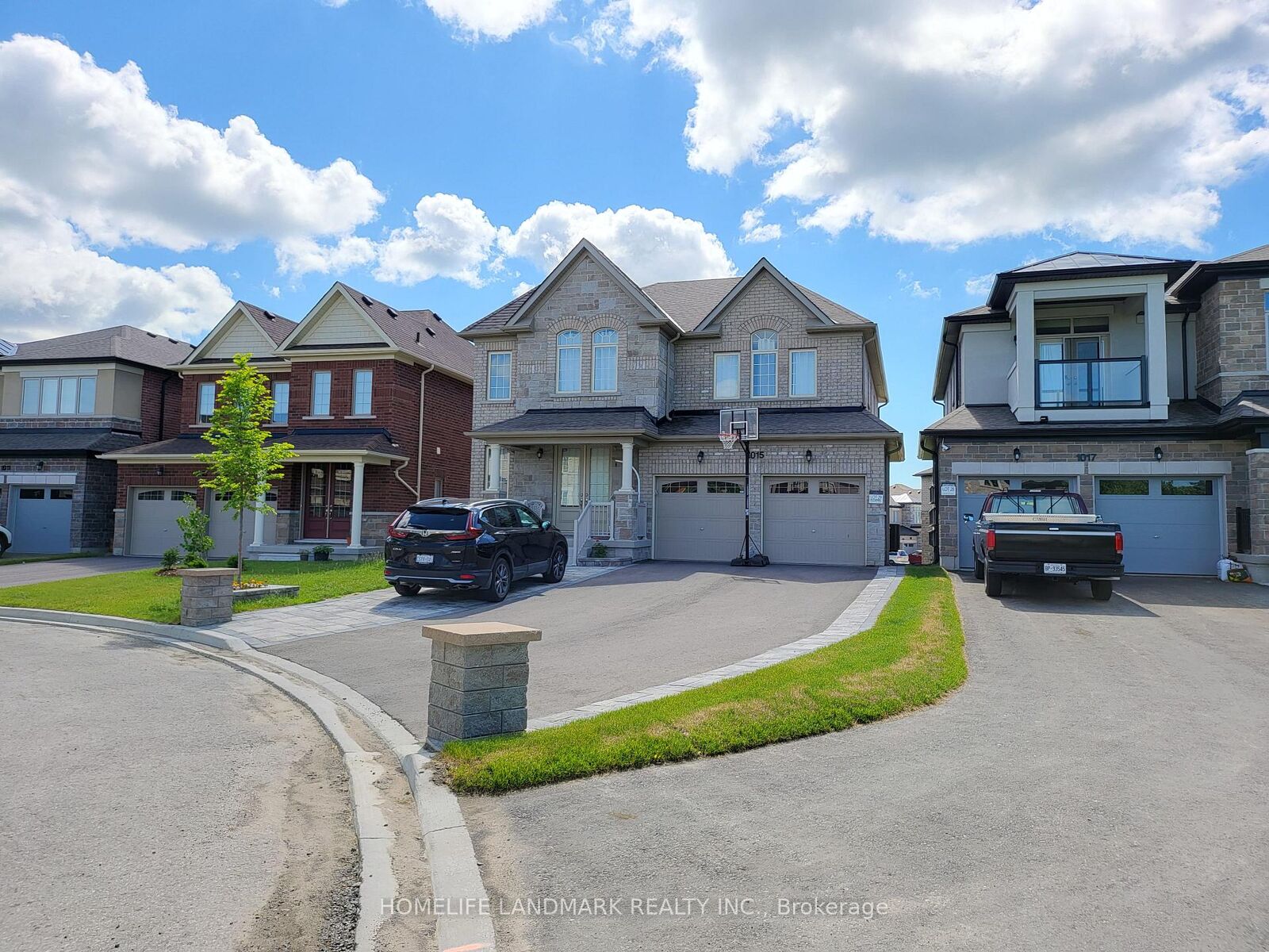 Property Photo: 1015 Kingpeak Crescent Bsmt ON L1V 2P8