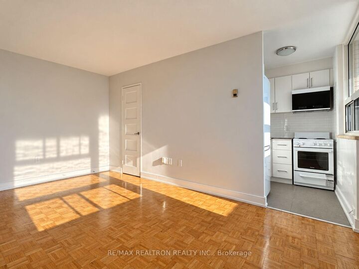 Property Photo:  1500 Bathurst Street 1401  ON M5P 3L3 