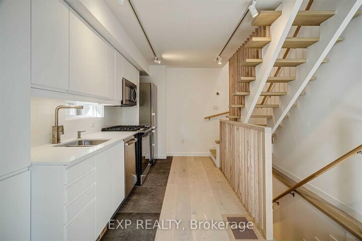 Property Photo: 452 Montrose Avenue B ON M6G 3H1