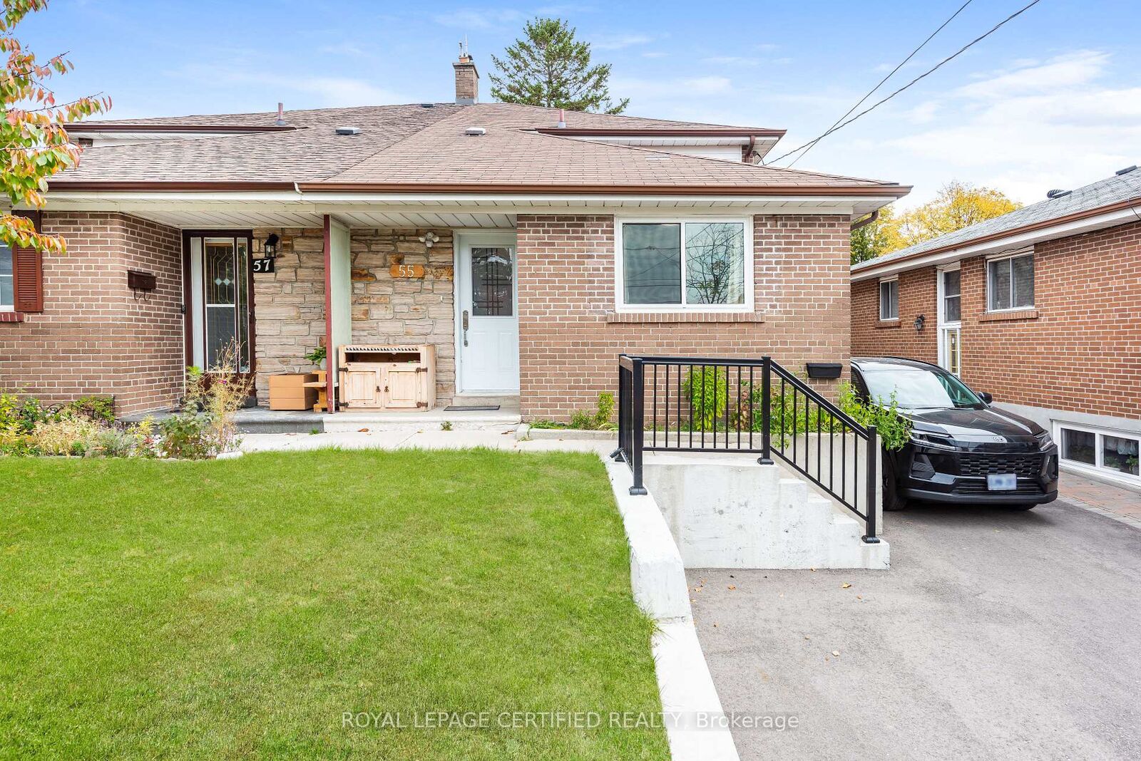 Property Photo: 55 Pearldale Avenue ON M9L 2H2