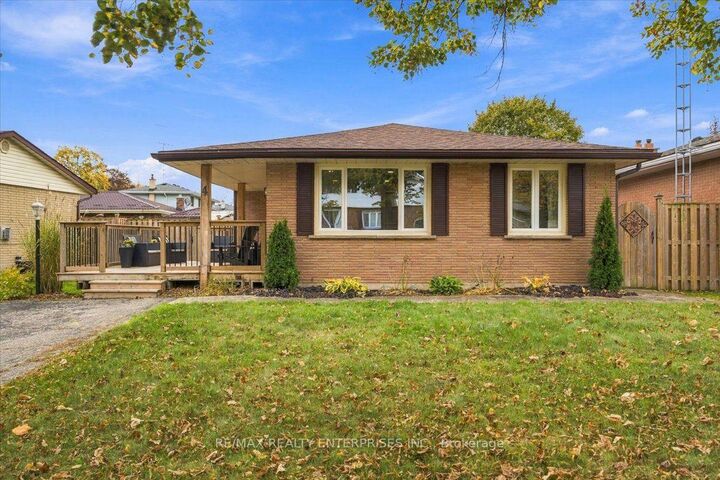 Property Photo:  4 Allanton Boulevard  ON N3R 3B9 