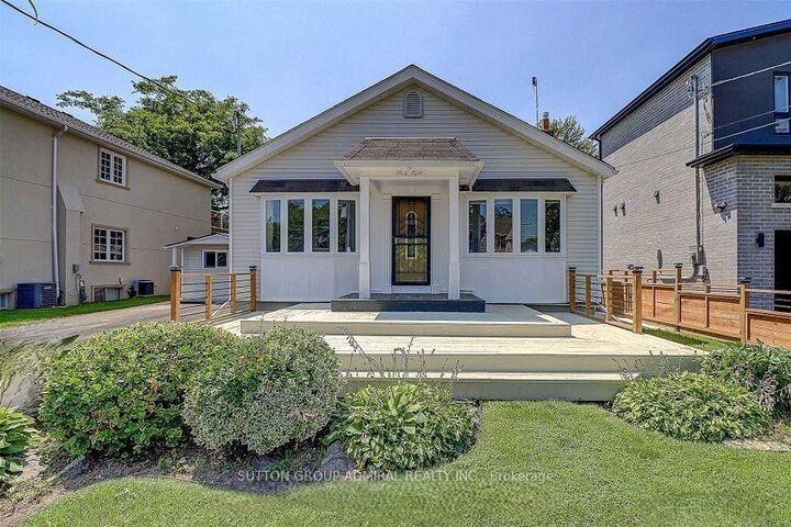 Property Photo:  38 Fenwood Heights  ON M1M 2V8 