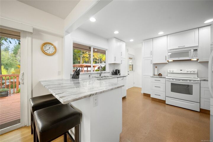 Property Photo:  417 Girvin Ave  BC V9S 4W7 