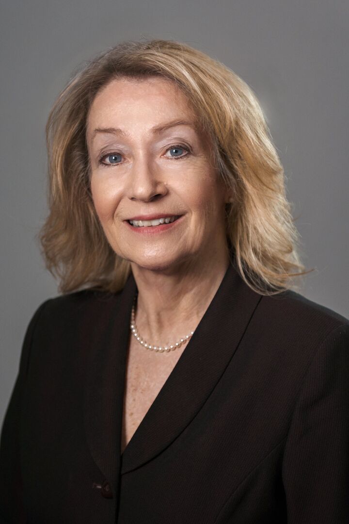 Debra Young, Associate Real Estate Broker in Columbus, Scheetz