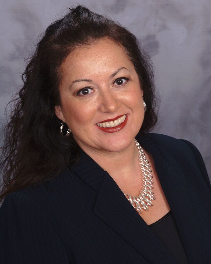 Stefanie Oldham, Real Estate Salesperson in Huntington Beach, Campbell Realtors