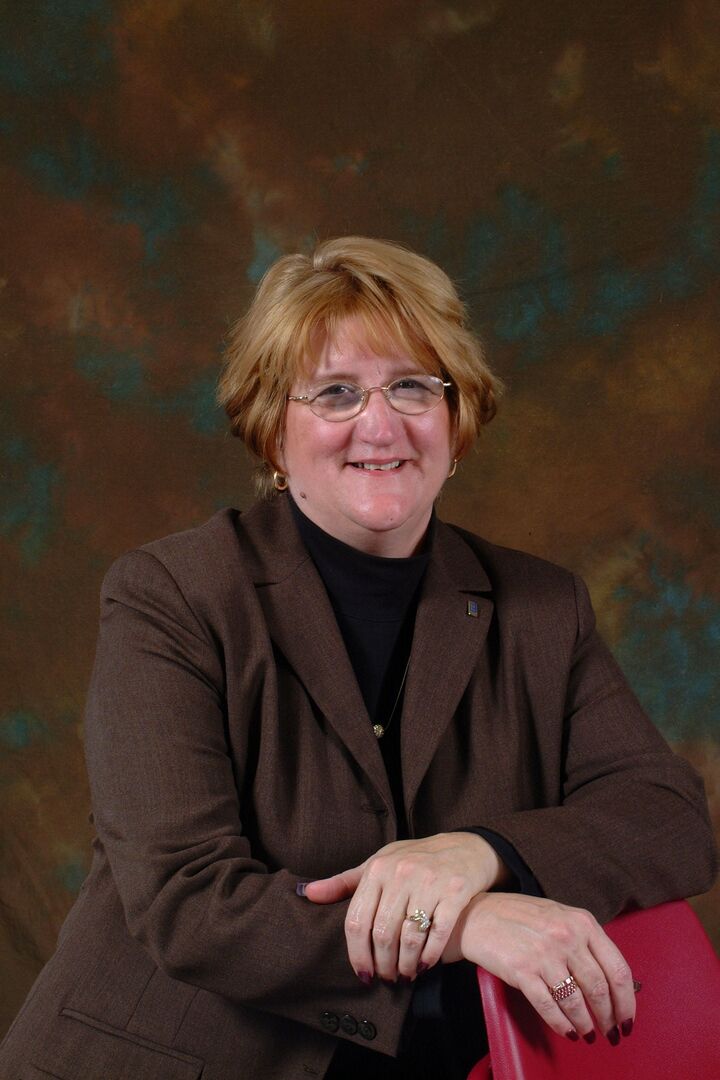 Marie Alba, Real Estate Broker/Manager in Greenfield, Homesale Realty