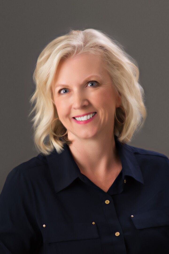 Pam Ozbun, Real Estate Broker in Greenwood, Scheetz