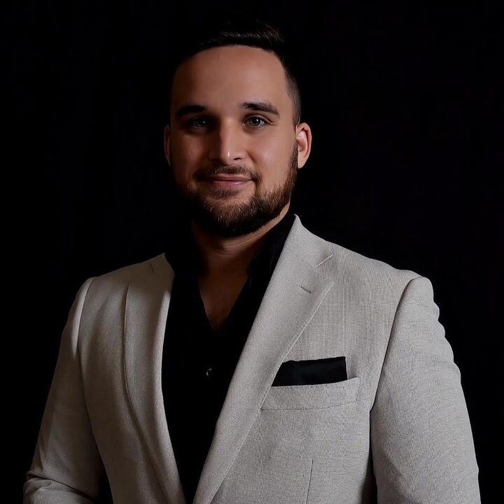 Alex Peck, Real Estate Salesperson in Fenton, Professionals