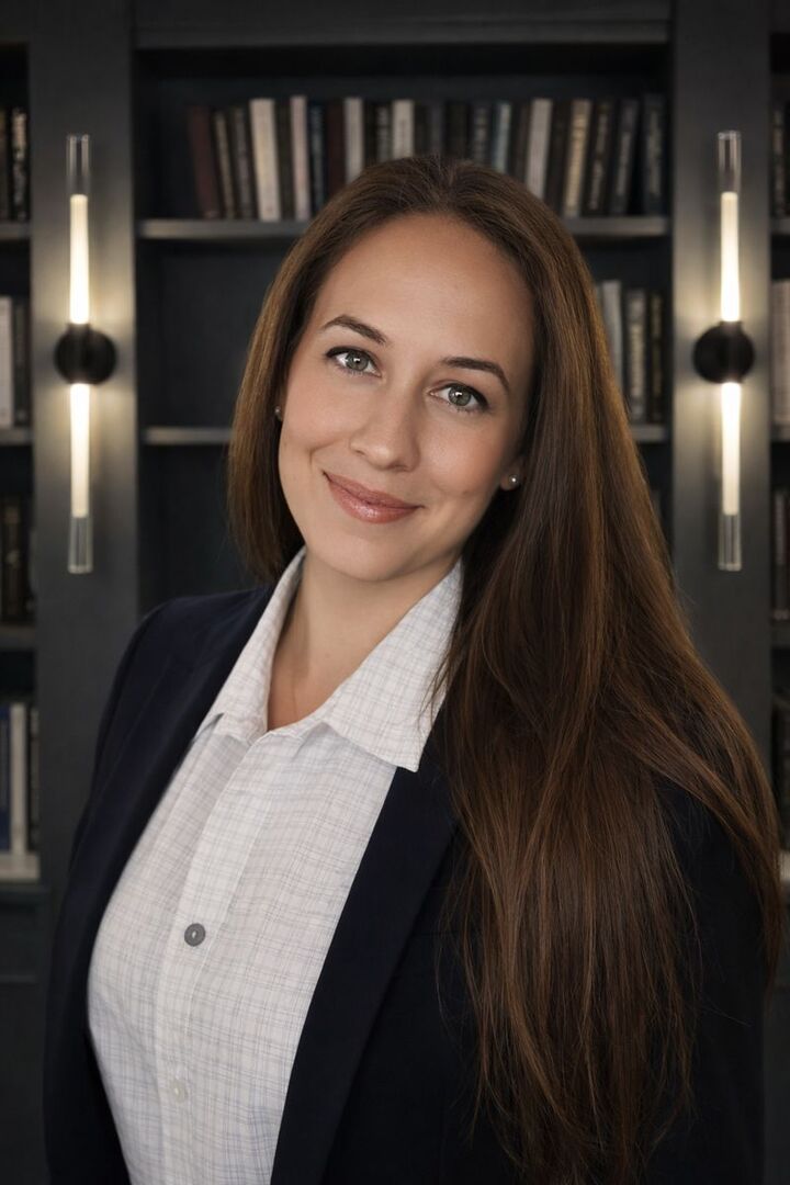 Sinem Sagesen,  in Seattle, Windermere