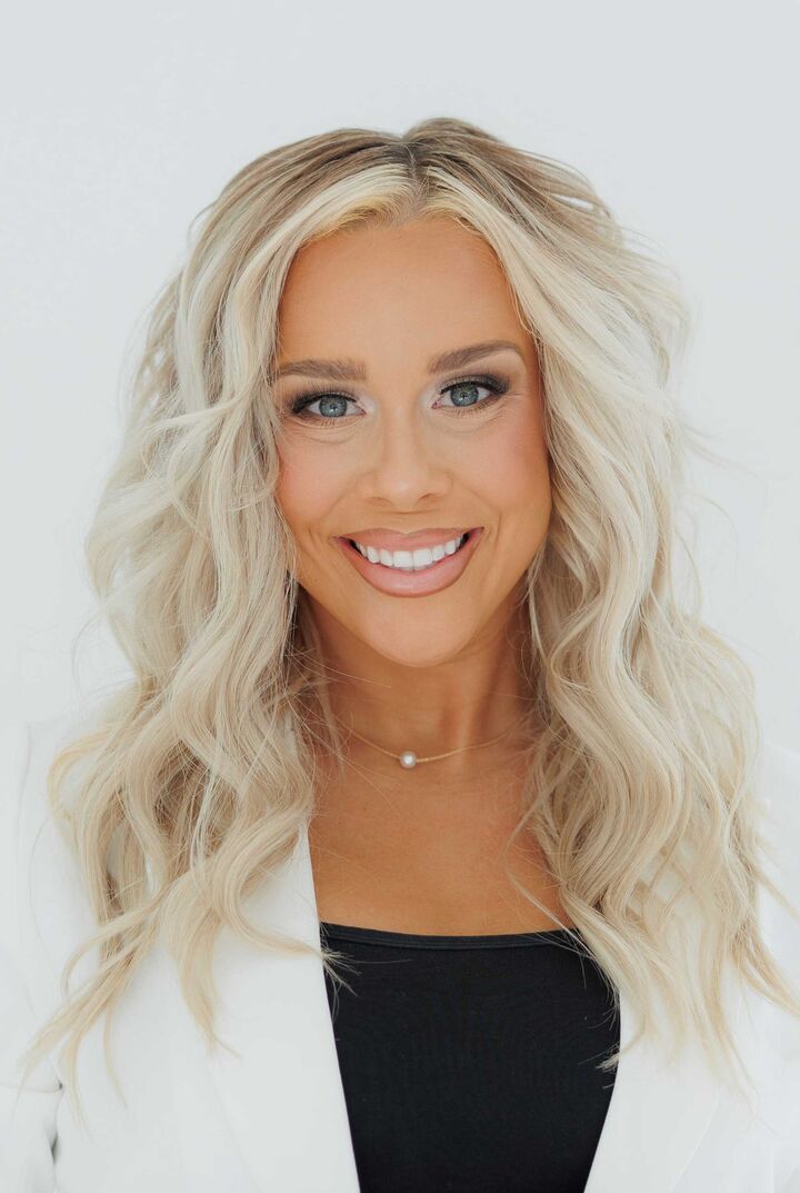 Lauren Roberts, Real Estate Salesperson in Leawood, Kansas City Homes