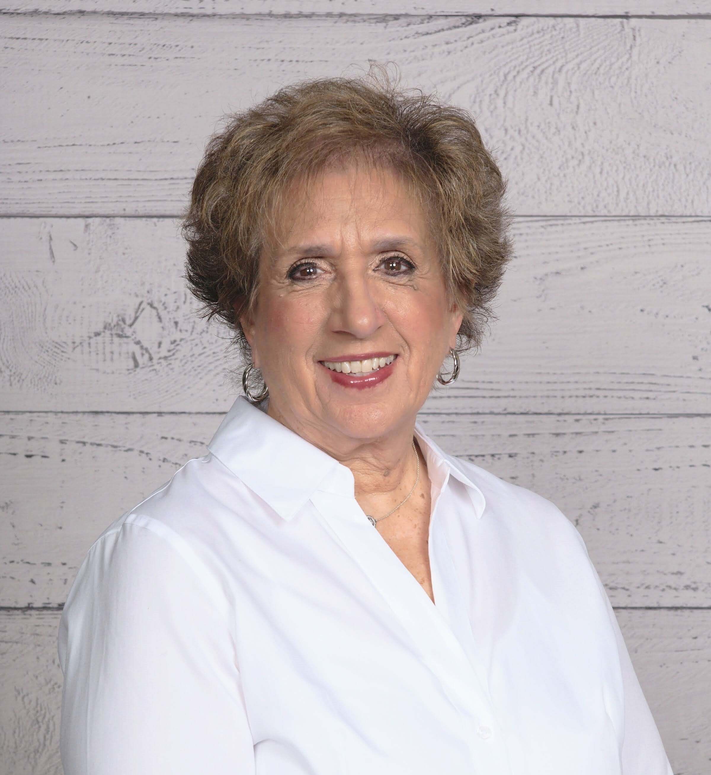 Carol Lynn Seifert,  in Addison, Circle