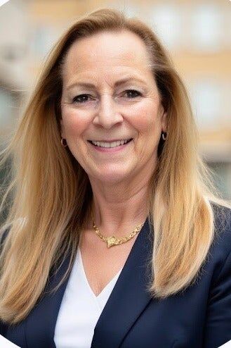 Addora Beall, Associate Real Estate Broker in Glendale, Hallmark Realty