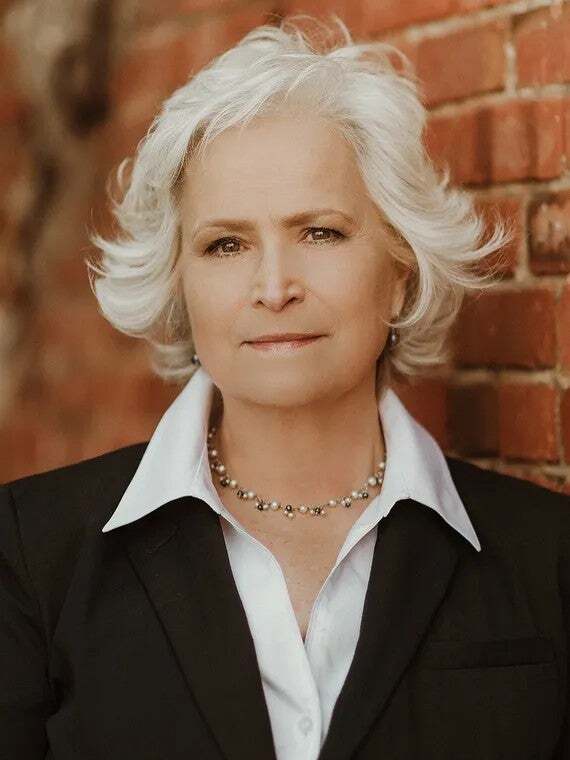 Theresa Dent, Real Estate Salesperson in California, Jay Lilly Real Estate