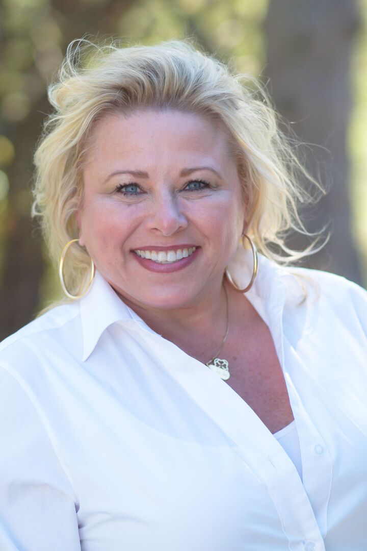 Lori Hughes, Real Estate Salesperson in Bothell, Lifestyle Properties