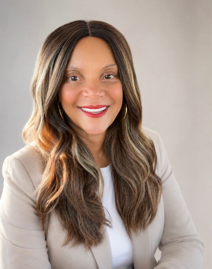 Rochelle Ridgell,  in Lansing, Professionals