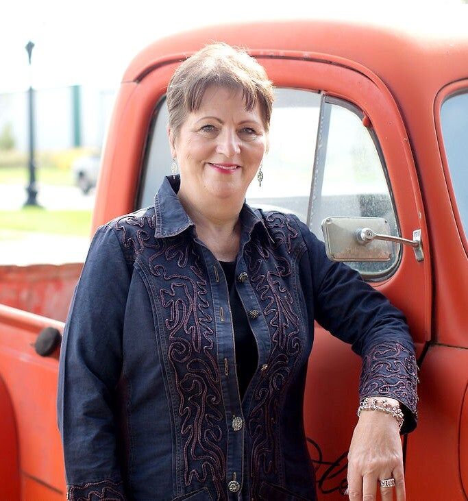 Linda Swenson, Associate Real Estate Broker in DeKalb, Circle