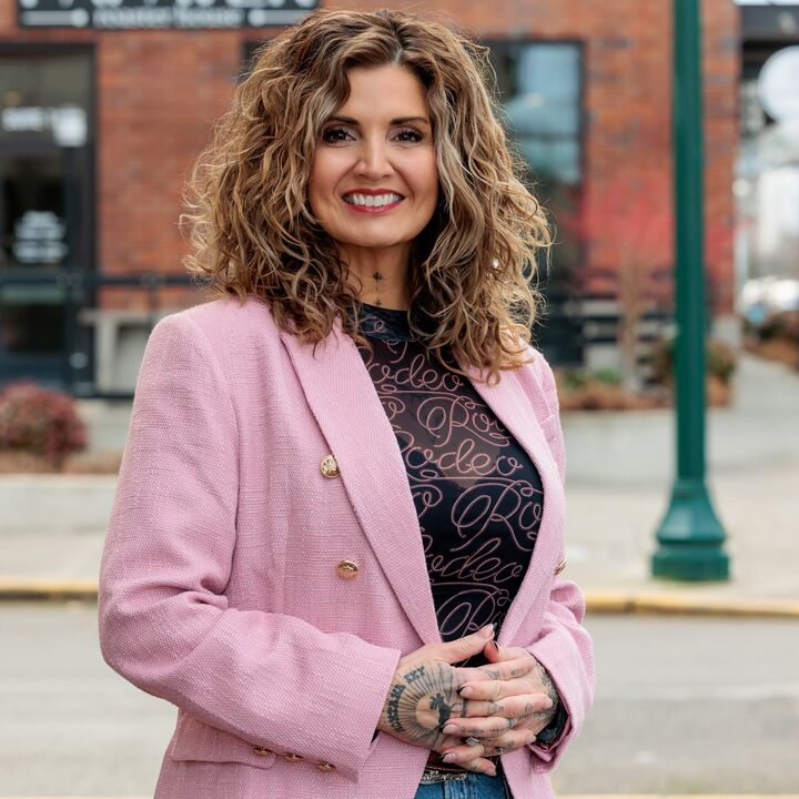 Danielle Robinson, Real Estate Broker in Olympia, Van Dorm Realty