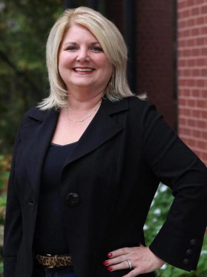 ANGELA FULLER, Real Estate Salesperson in Longview, Lenhart Properties, Inc.