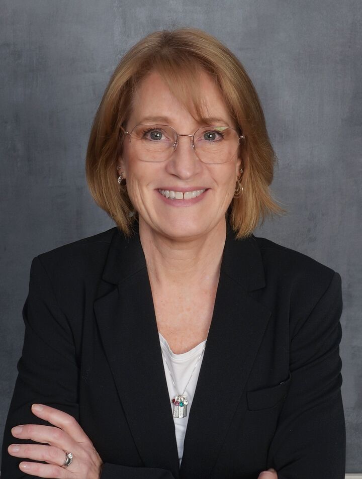 Cathy Karlstrand, Associate Real Estate Broker in Waukegan, Circle