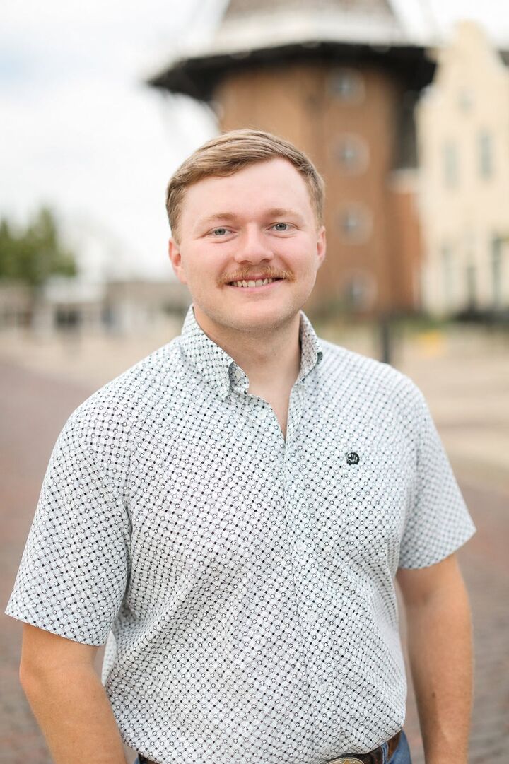 Devin Burk, Real Estate Salesperson in Pella, Signature Real Estate