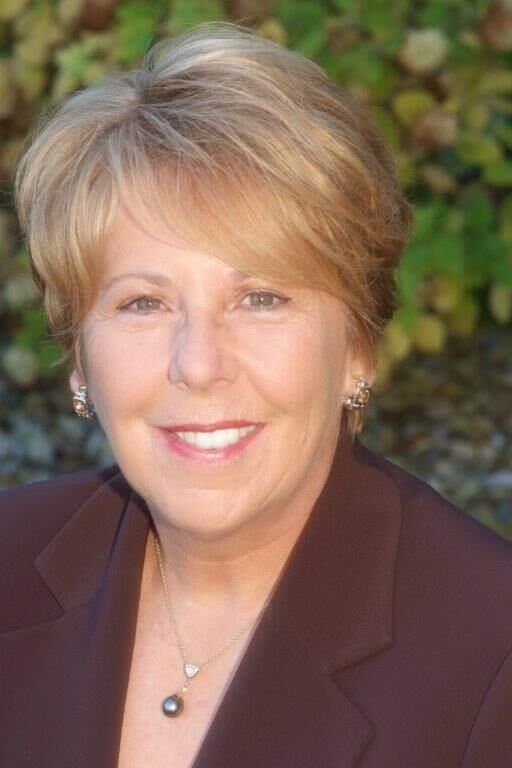 Sonja Hanson, Real Estate Broker in Rockford, Affiliated