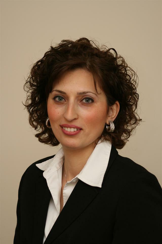 Hala Ghali, Sales Representative in Mississauga, CENTURY 21 Canada