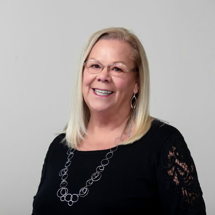 Jan Sutton, Real Estate Broker in Indianapolis, Scheetz