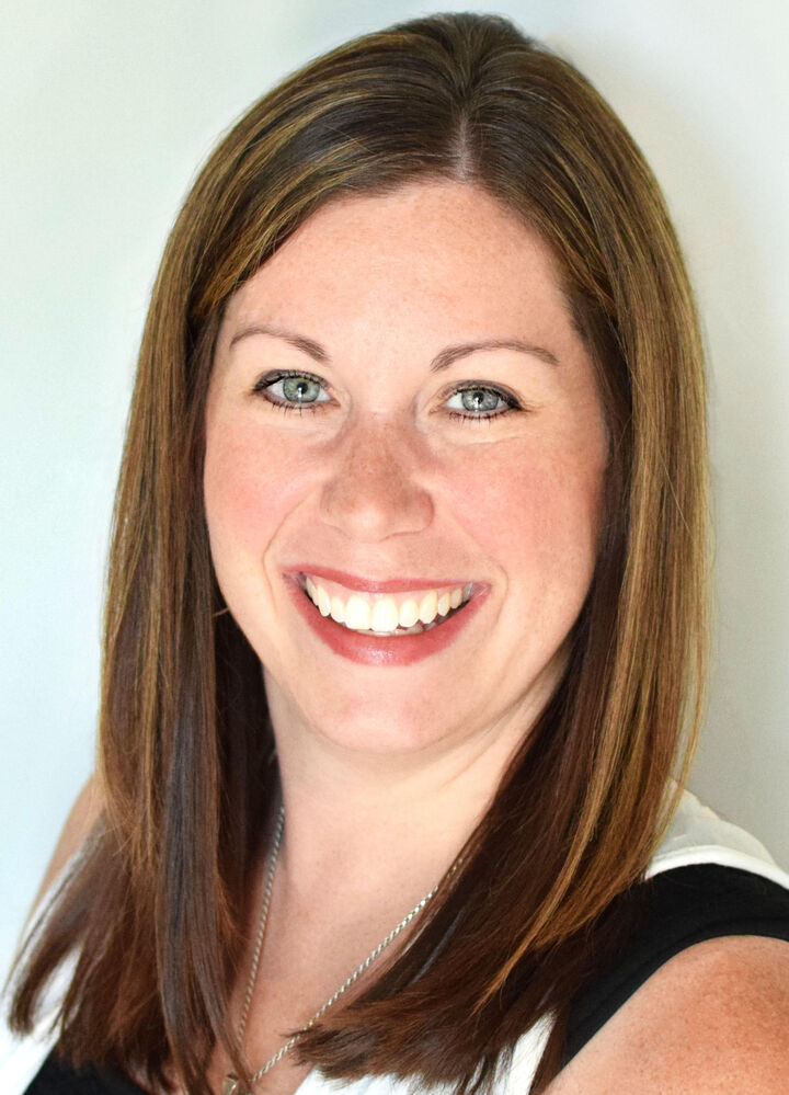 Jennifer McNally, Associate Real Estate Broker in Saginaw, Signature Realty