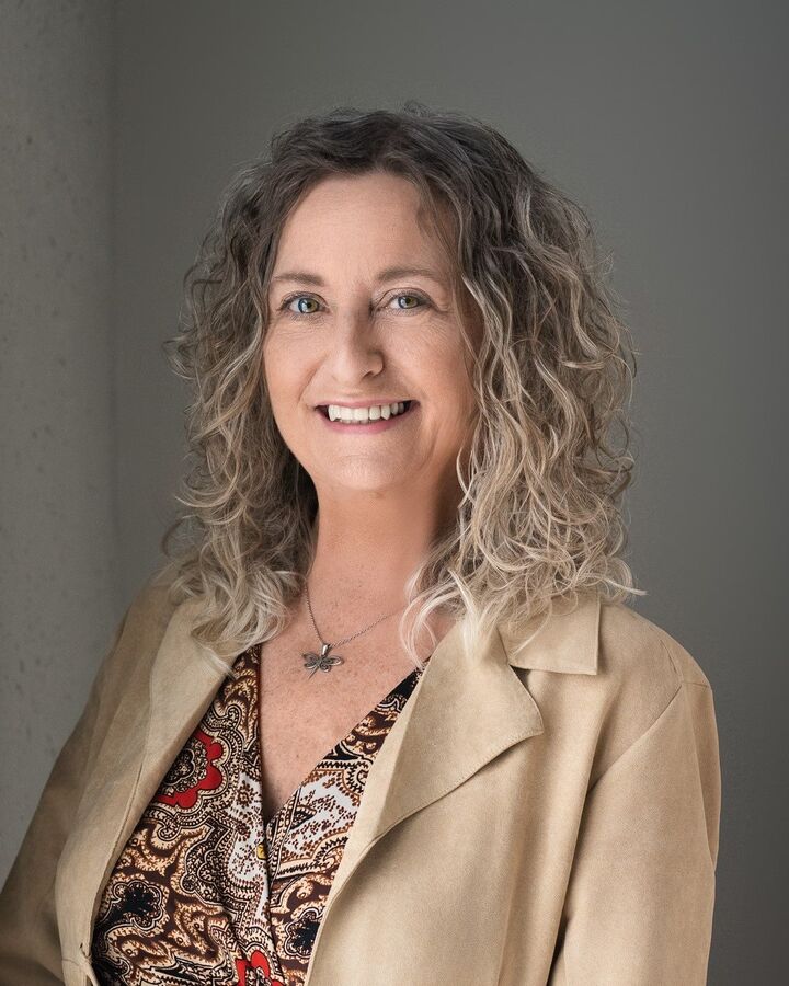 Lauri Lewis, Real Estate Salesperson in Erie, Select, REALTORS