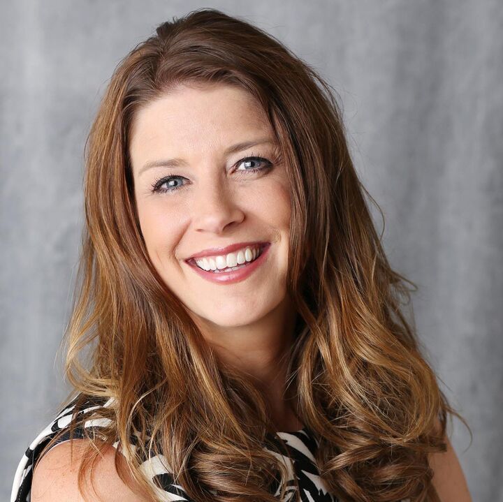 Nicole McGlothlin, Real Estate Salesperson in Urbandale, Signature Real Estate