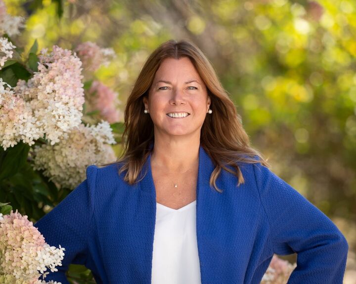 Linda Pratt, Associate Real Estate Broker in Kittery, North East