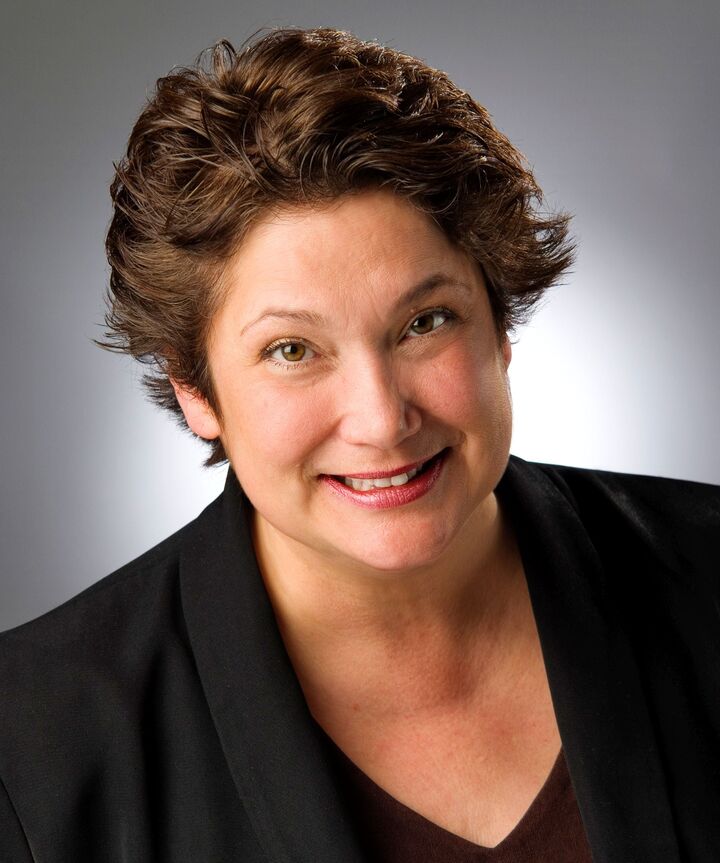 Lori Calzadillas, Associate Real Estate Broker in Midland, Signature Realty