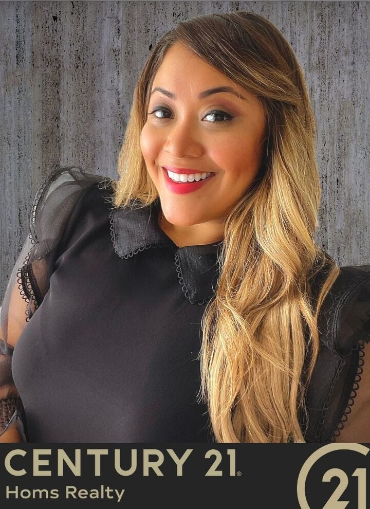 Sylvia Diaz-Rivera, Real Estate Salesperson in Saint Cloud, Wolf's Crossing Realty