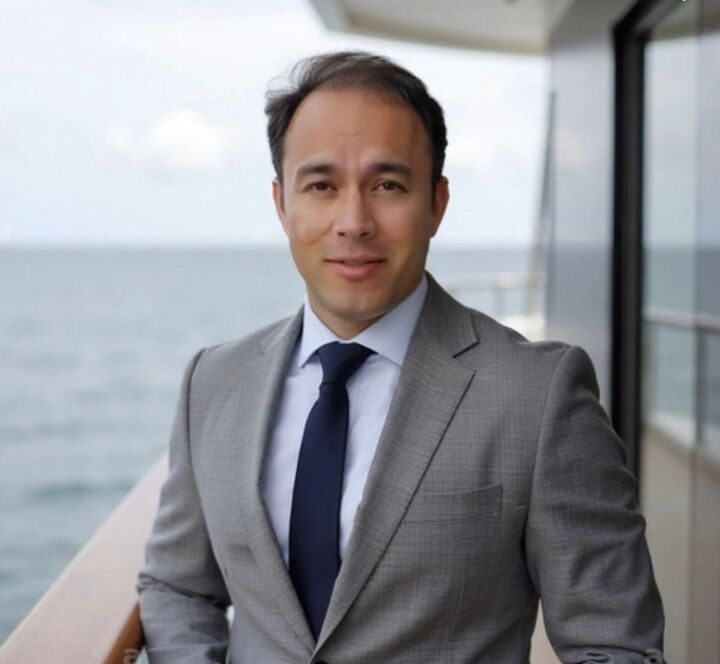 Hans Chavez, Real Estate Salesperson in Mission Hills, Masters