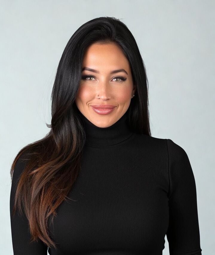 Amber Vanossenbruggen, Real Estate Salesperson in Miami, Town & Country Properties