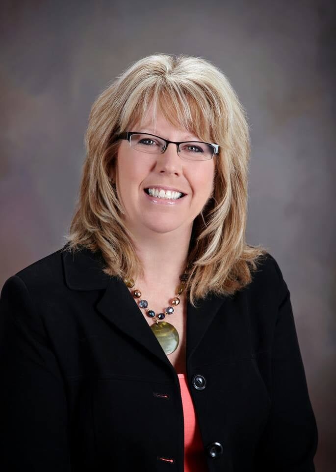 Julie Worstenholm, Real Estate Salesperson in Chesaning, Signature Realty