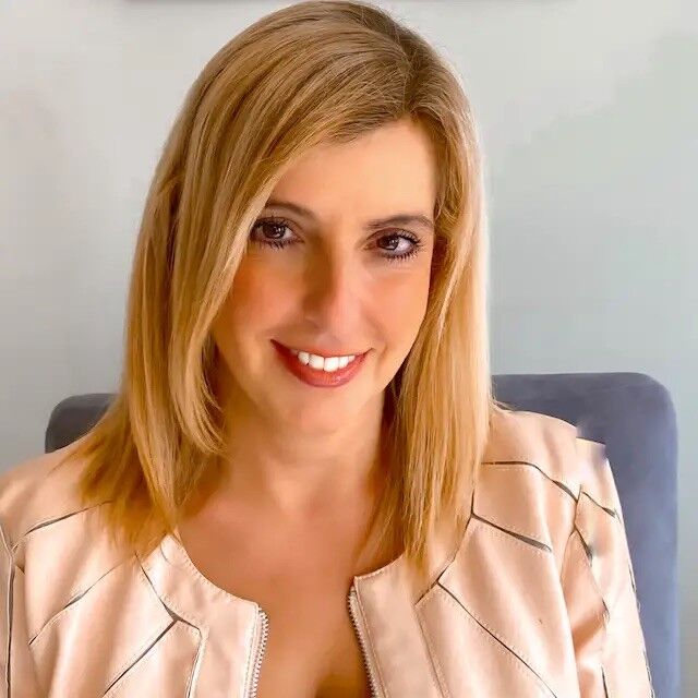 Liliana Dumanowski,  in Cochrane, Coldwell Banker United 