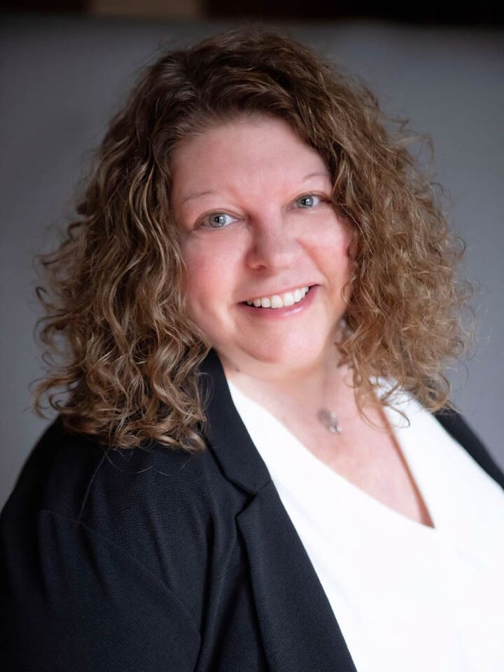 Kristine McFellin, Real Estate Salesperson in Portage, Affiliated