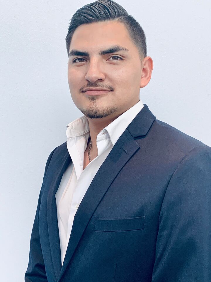 Jonathan Moreno, Real Estate Salesperson in Las Vegas, Americana