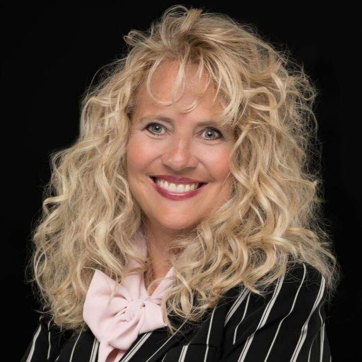 Vanessa MacDonald, Real Estate Salesperson in Saginaw, Signature Realty