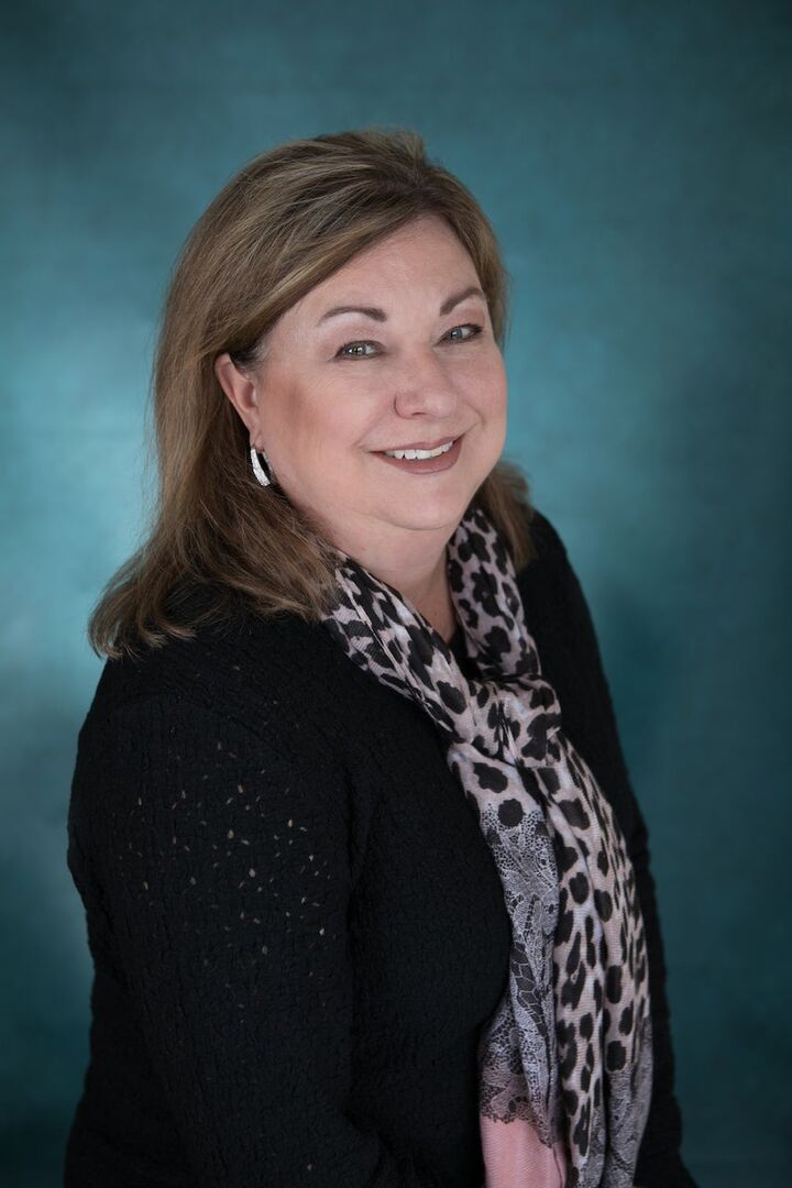 Lori Schmidt, Real Estate Salesperson in Shelby Township, Professionals