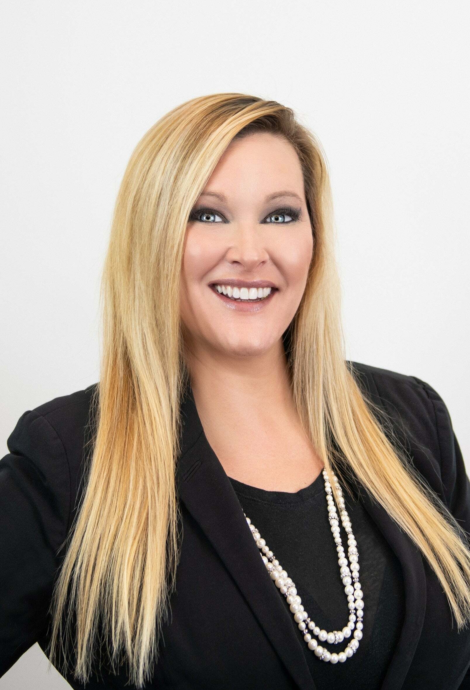 Mandi Ozuna, Real Estate Salesperson in Richland, Tri-Cities