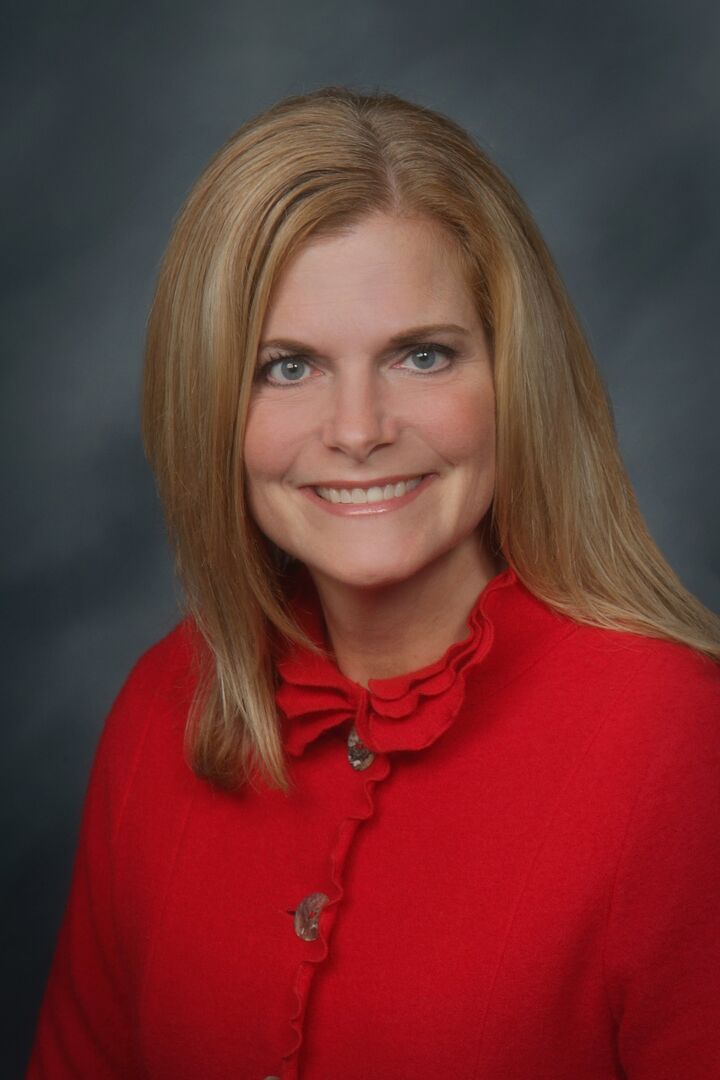 Joelle Abke, Real Estate Salesperson in Frankenmuth, Signature Realty