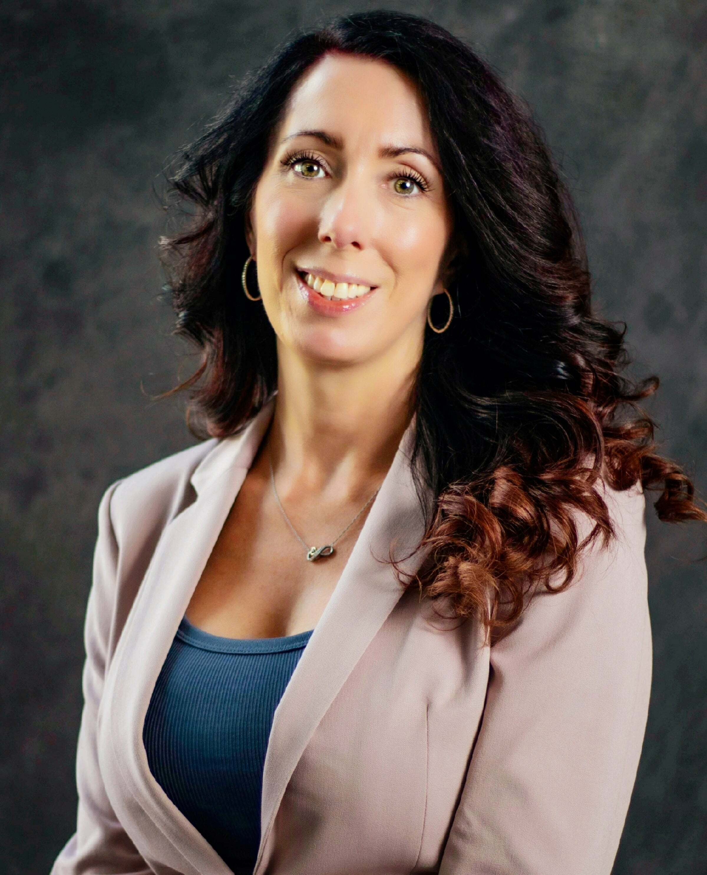 Angela Gonzalez, Real Estate Salesperson in Sewell, Maturo