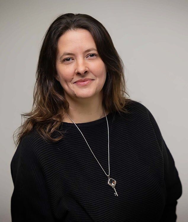 April Munoz-Valladolid, Real Estate Broker in Newport, Professional Group